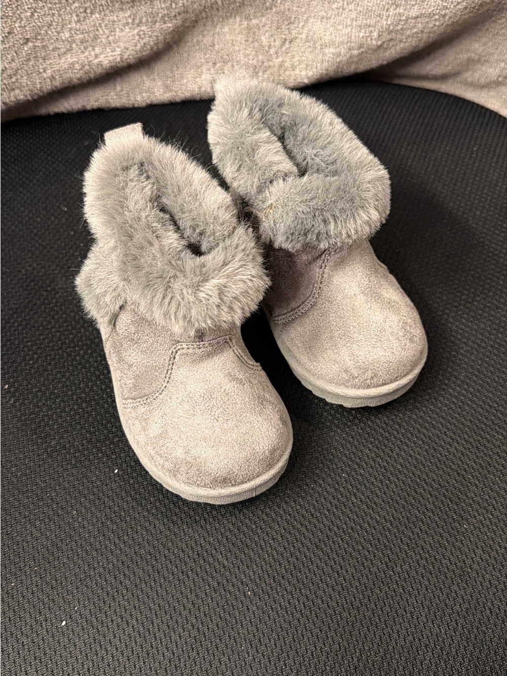 wonder nation Gray Faux Fur Suede Toddler Boots
